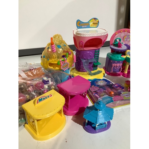 470 - Large collection of bandai squinkies squinkie  doos & accessories