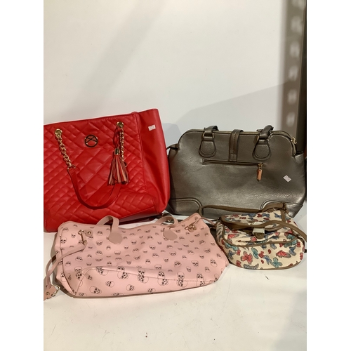 471 - Collection of handbags