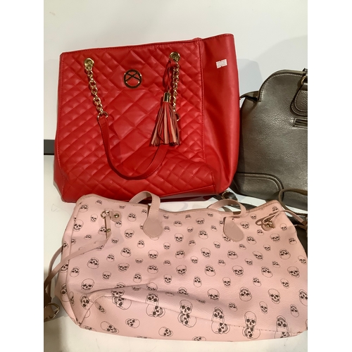 471 - Collection of handbags