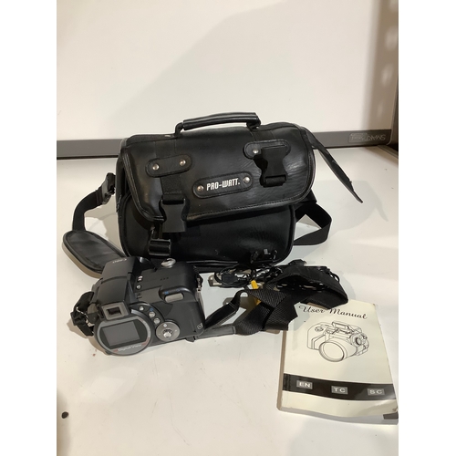 472 - Pro watt bag with megxon c480 digital camera