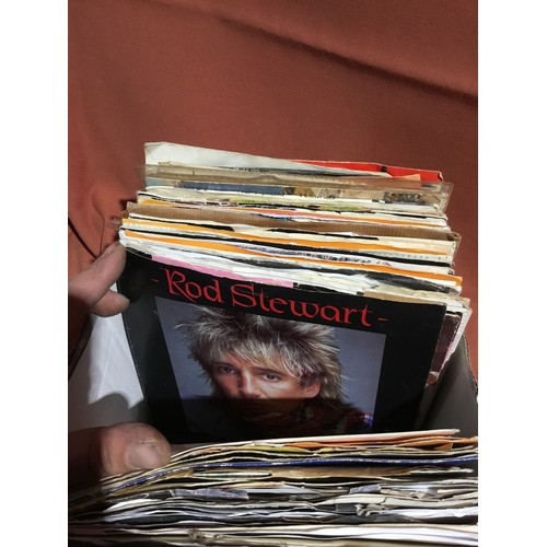 463 - Collection of vinyl singles inc Rod Stewart, Ghostbusters & more