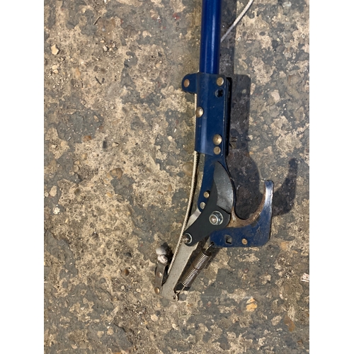 511A - Long reach branch pruner