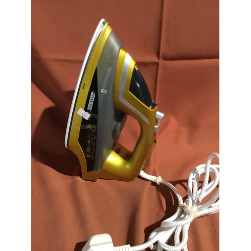 468 - Phoenix gold steam iron in clean & working order