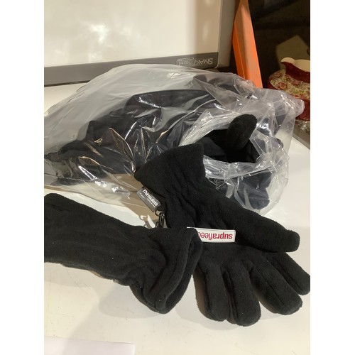 308 - Quantity of quality Thinsulate gloves