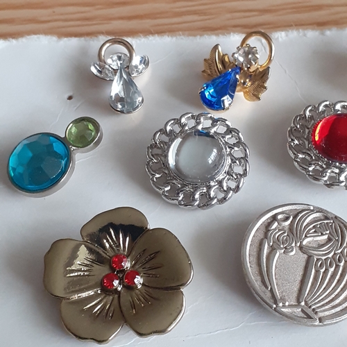 105A - A collection of Pin badges and Brooches. Eye-catching stones and designs in good condition.