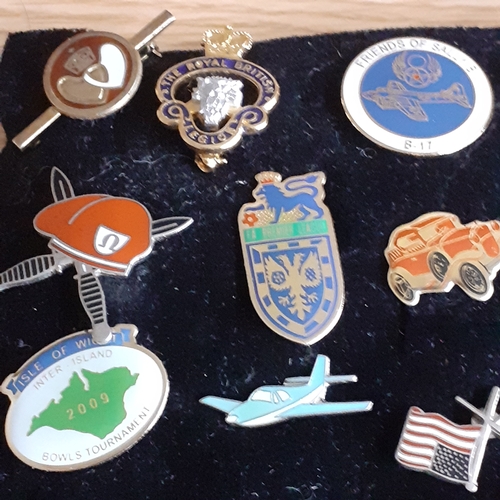 439 - Decent quantity of various pin badges representing Military, Fireman, Sport, different countries and... 