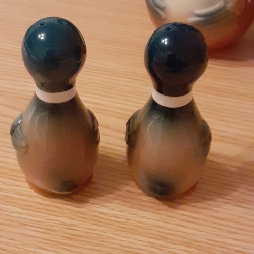 111A - Goebel Cruet, Salt and Pepper Ducks. Nice detail. One duck has a small chip to the underside but oth... 