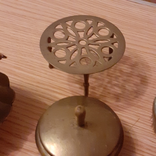 442 - Brass mixed pots and trinket dishes with a brass topped vintage brush and small trivet. Some intrica... 