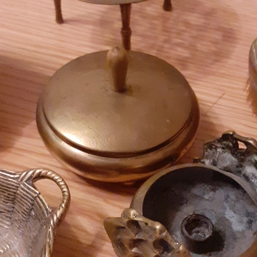 442 - Brass mixed pots and trinket dishes with a brass topped vintage brush and small trivet. Some intrica... 