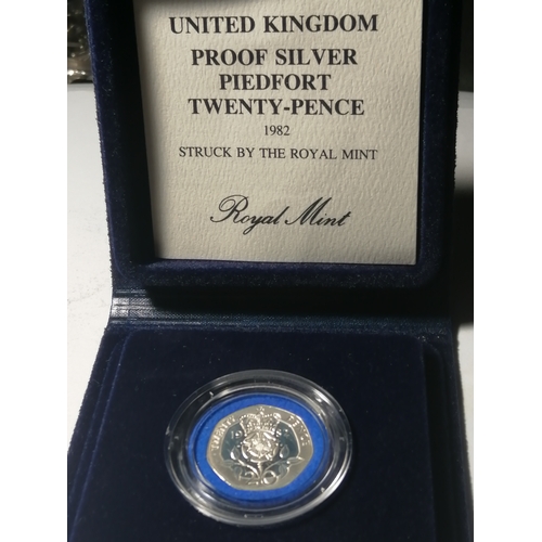 430A - COINS :1982 silver proof PIEDFORT 20 pence in blue presentation box