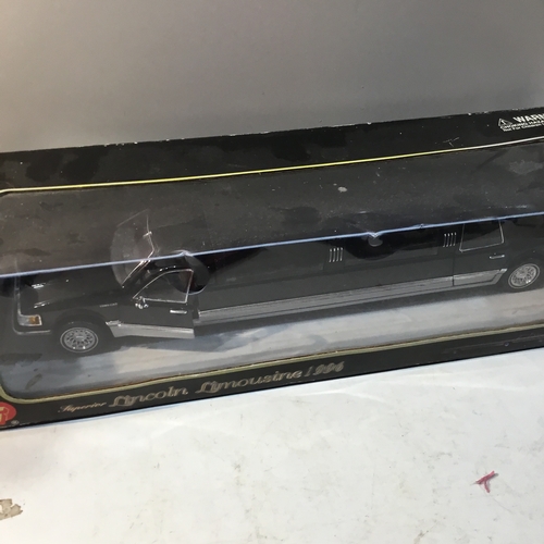 180 - Superior Lincoln Limousine 1996 die cast vehicle in original box