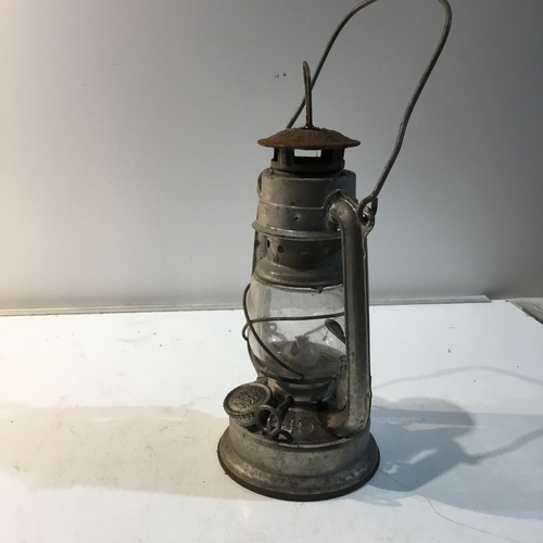 185 - Small portable lamp with oriental writing