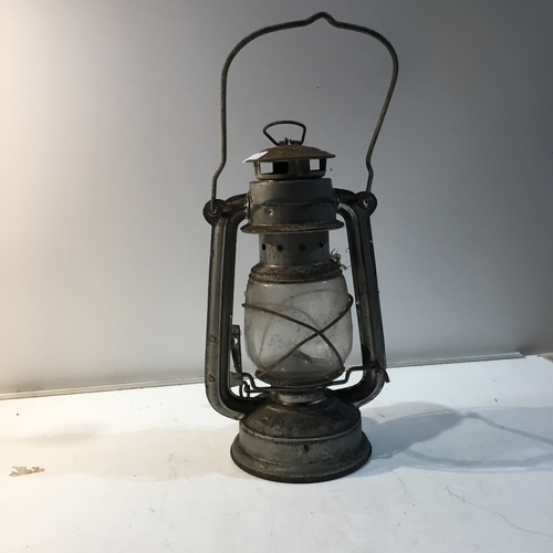 185 - Small portable lamp with oriental writing