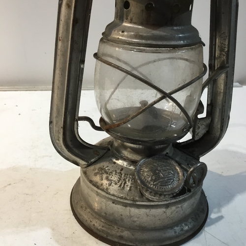 185 - Small portable lamp with oriental writing