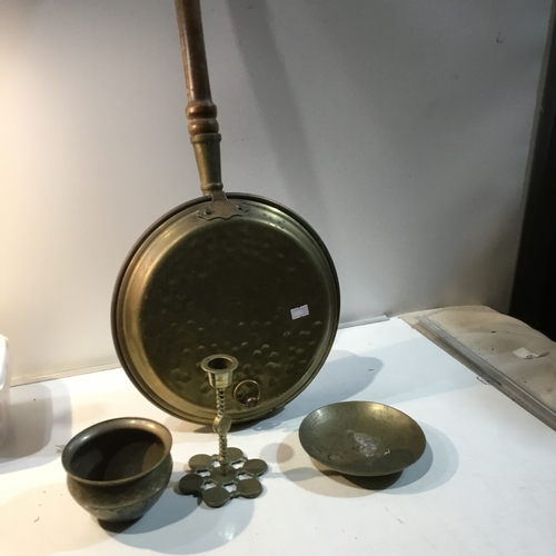 198 - Brass ware to inc bed warming pan, decorative bowl & phish & single candle holder