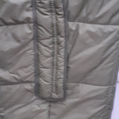 423 - Good quality green military/fishing sleeping bag. Quilted, netting pockets and a hood. Has ties for ... 