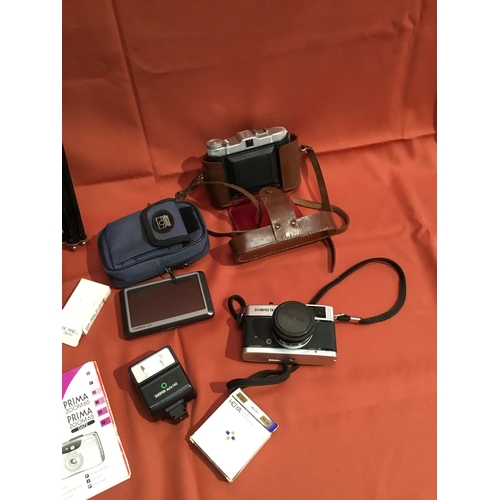 402 - Camera lot to inc Canon 65 Zoom & Olympus Trip 35