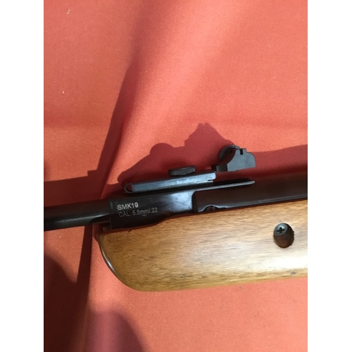 408 - SMK19 0.22 air rifle - working - in good clean condition