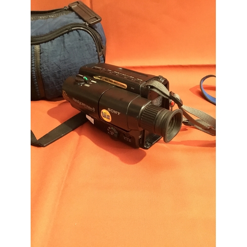 411 - Sony Hi8 camcorder with accessories - CCD-TR330E - untested