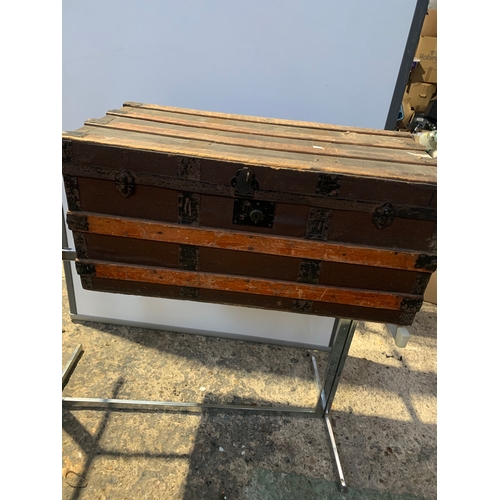 967 - Vintage wooden strapped chest - 80cm long