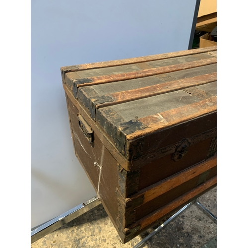 967 - Vintage wooden strapped chest - 80cm long