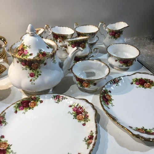 255 - Large quantity of Royal Albert old country roses inc teapot, coffee pot, cups etc