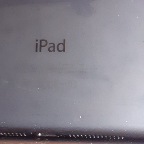 433 - 4 x Ipads. Good screens. Sold as untested