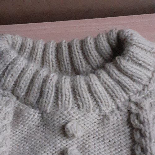 436 - 2 x Aran Knit/Cable knit style jumpers. Lovely detail, great detail. Hand knitted so no size but wou... 