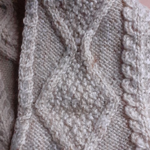 436 - 2 x Aran Knit/Cable knit style jumpers. Lovely detail, great detail. Hand knitted so no size but wou... 