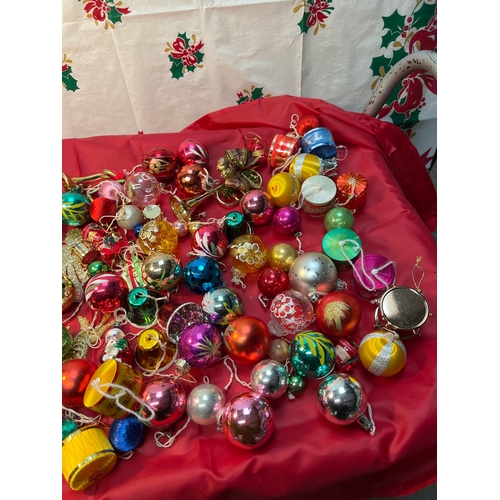 59 - Vintage collection of baubles inc glass, cotton & instrument style