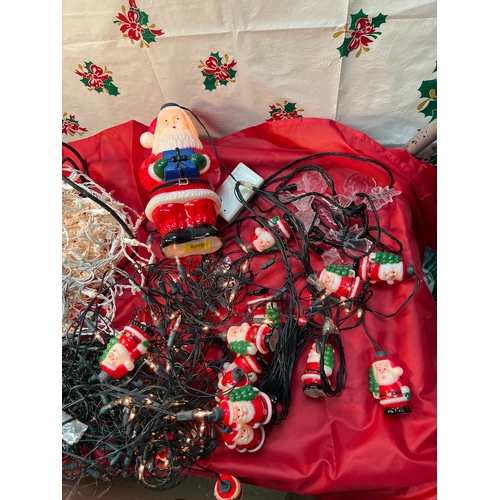 60 - Quantity of string lights inc plastic pop in Santa themed