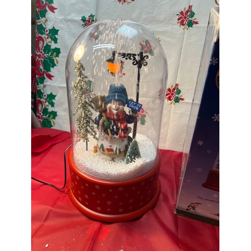 86 - Snowing & singing Christmas snow globe decoration