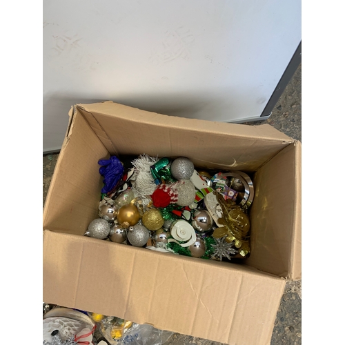 197 - Quantity of Christmas decorations & baubles