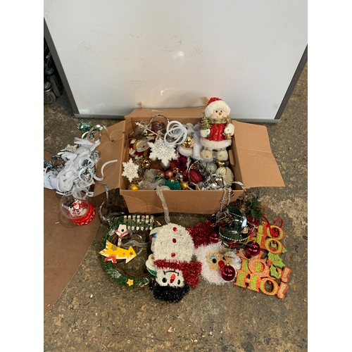 199 - Quantity of Christmas decorations & ornaments