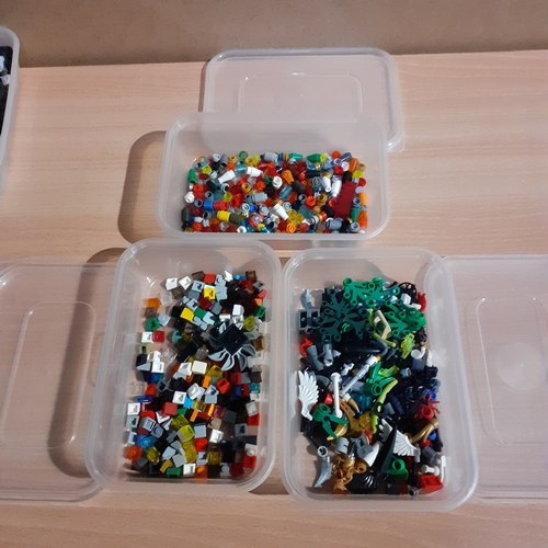 9 - Hundreds of Lego Technic spare pieces in good clean condition. Various as seen in pictures.