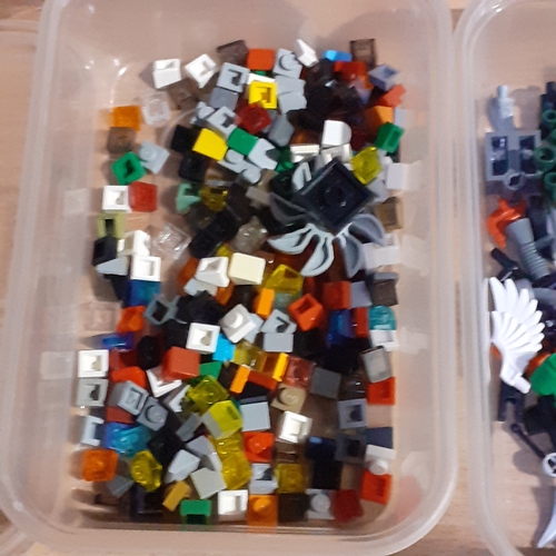 9 - Hundreds of Lego Technic spare pieces in good clean condition. Various as seen in pictures.