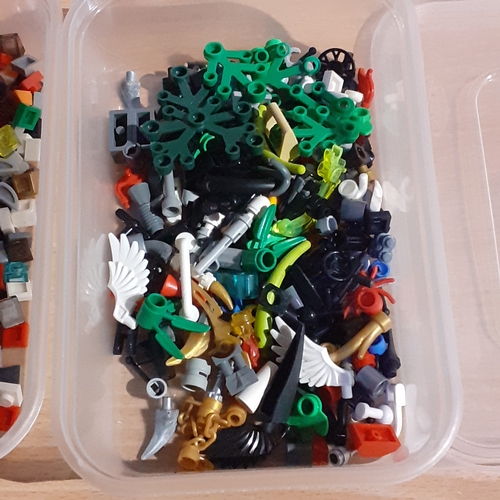 9 - Hundreds of Lego Technic spare pieces in good clean condition. Various as seen in pictures.