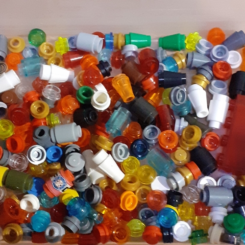 9 - Hundreds of Lego Technic spare pieces in good clean condition. Various as seen in pictures.