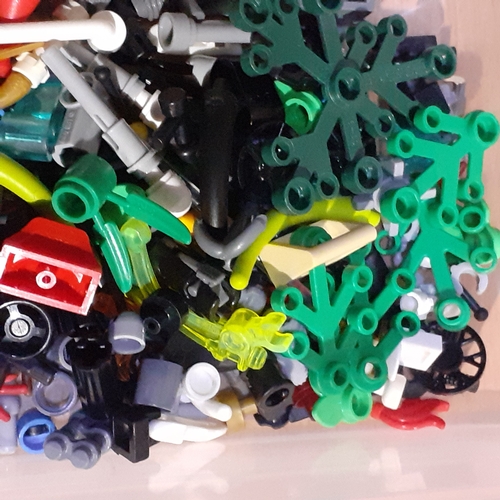 9 - Hundreds of Lego Technic spare pieces in good clean condition. Various as seen in pictures.