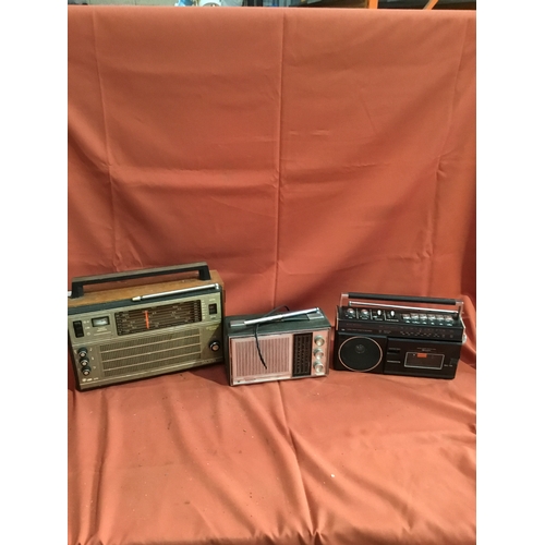 262 - Three transistor radios inc Roberts & Selena- untested