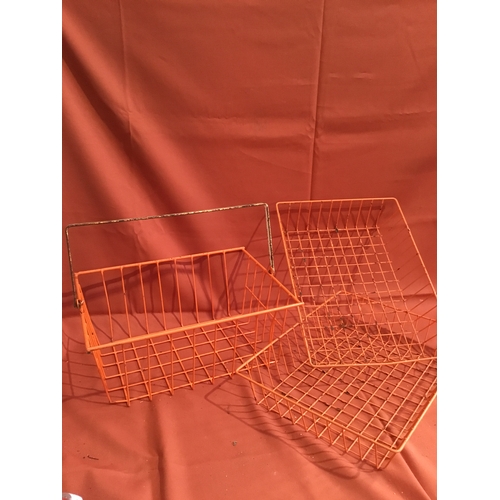 276 - Quantity of retro orange metal wire paper desk trays