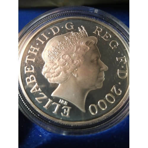 34A - COINS : 2000 silver proof 5 pounds coin (Queen mothers 100th birthday) in presentation box