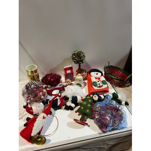 232 - Mixed Christmas decor inc snow globes, oven mitt, tinsel and more