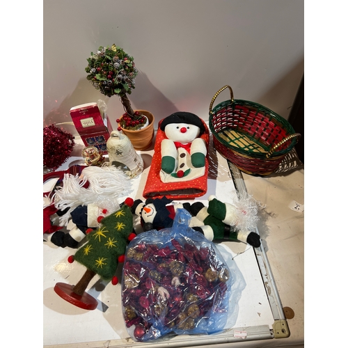 232 - Mixed Christmas decor inc snow globes, oven mitt, tinsel and more