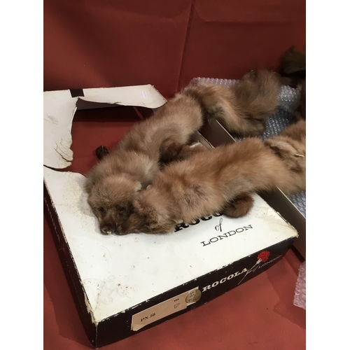 72 - Vintage set of mink fur