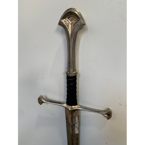 313A - Collectible sword made of steel from the Lord of the Rings - The Sword of Anduril - approx 5ft tall