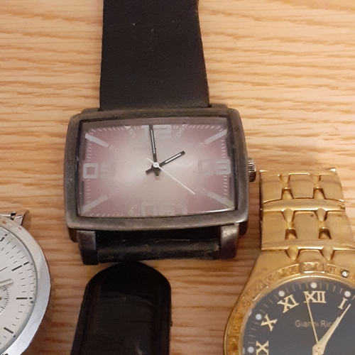 15A - A number of various watches. Various makes and models. Some very nice condition and some need a clea... 