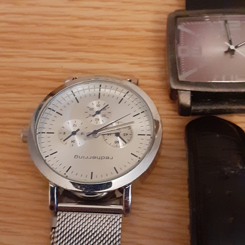 15A - A number of various watches. Various makes and models. Some very nice condition and some need a clea... 