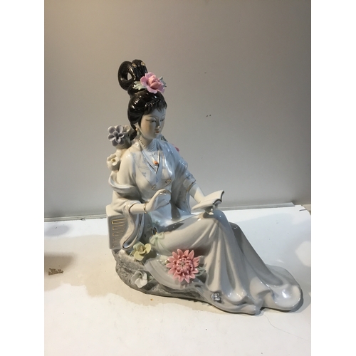 14 - Ceramic chinese lady