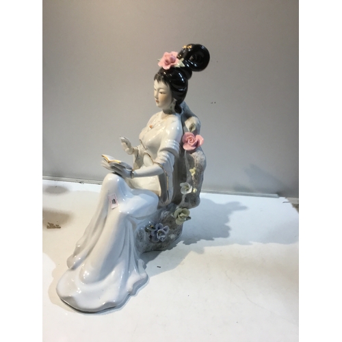 14 - Ceramic chinese lady